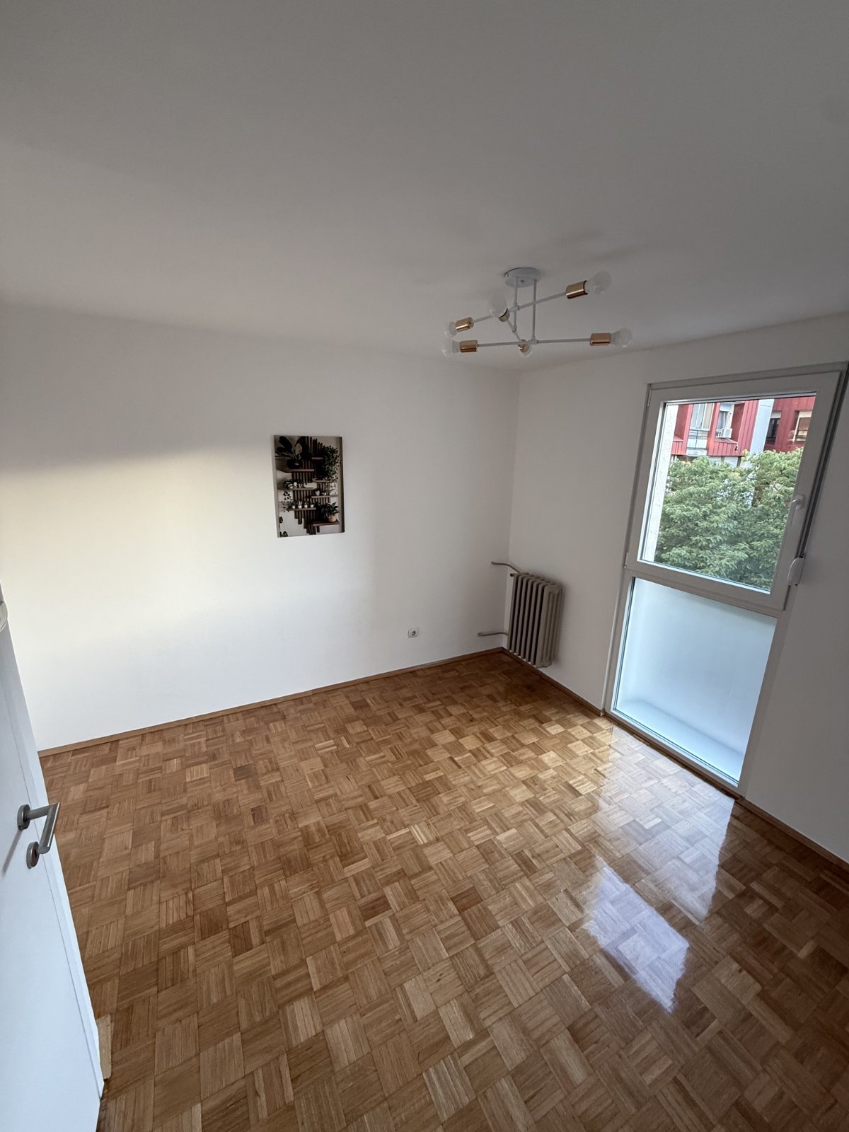 Izdajem stan u centru Smedereva, NEnamešten – dvosoban – 48 kvadrata – tek renoviran