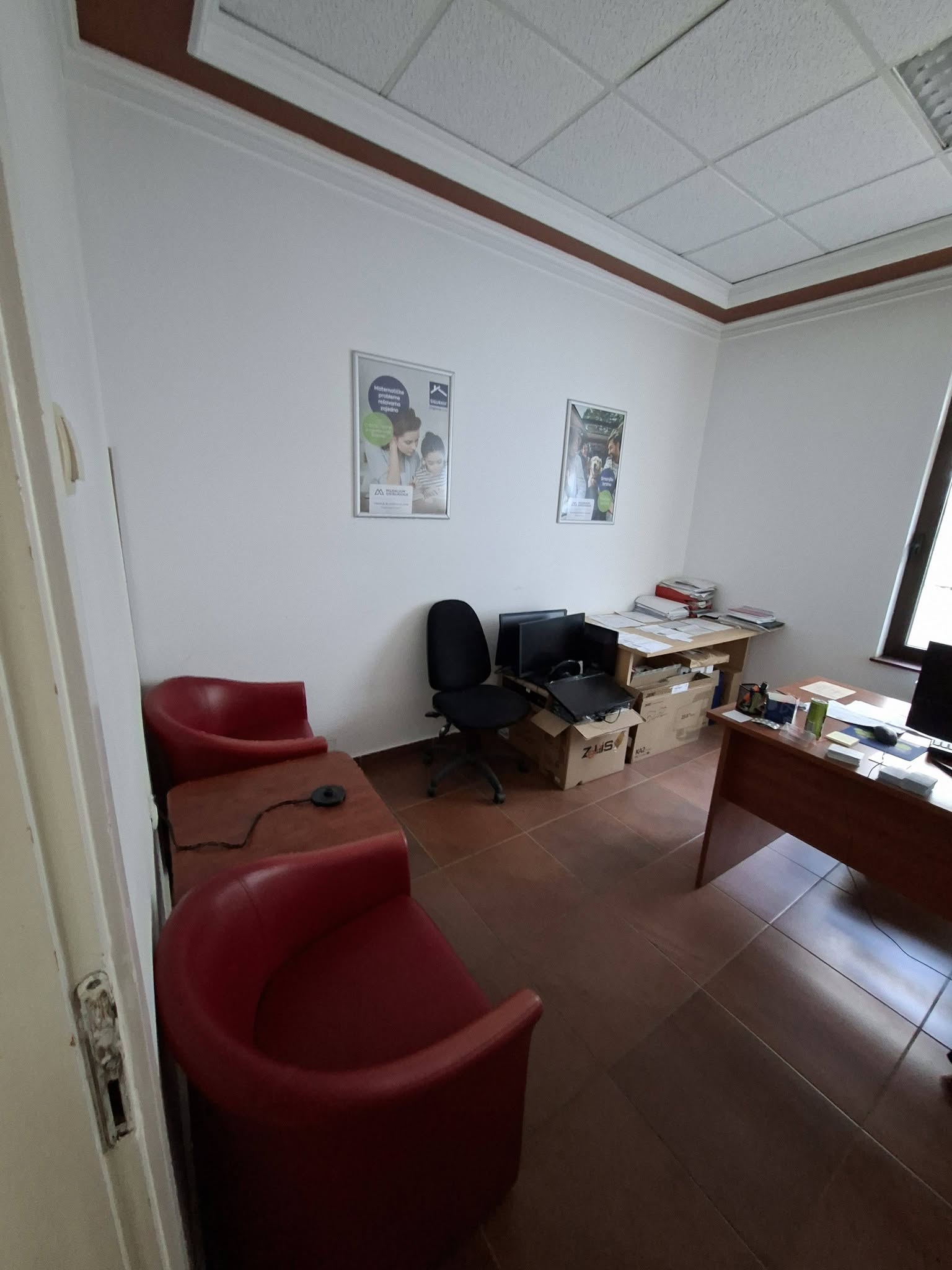 Izdaje se poslovni prostor, lokal u Karadjordjevoj ulici