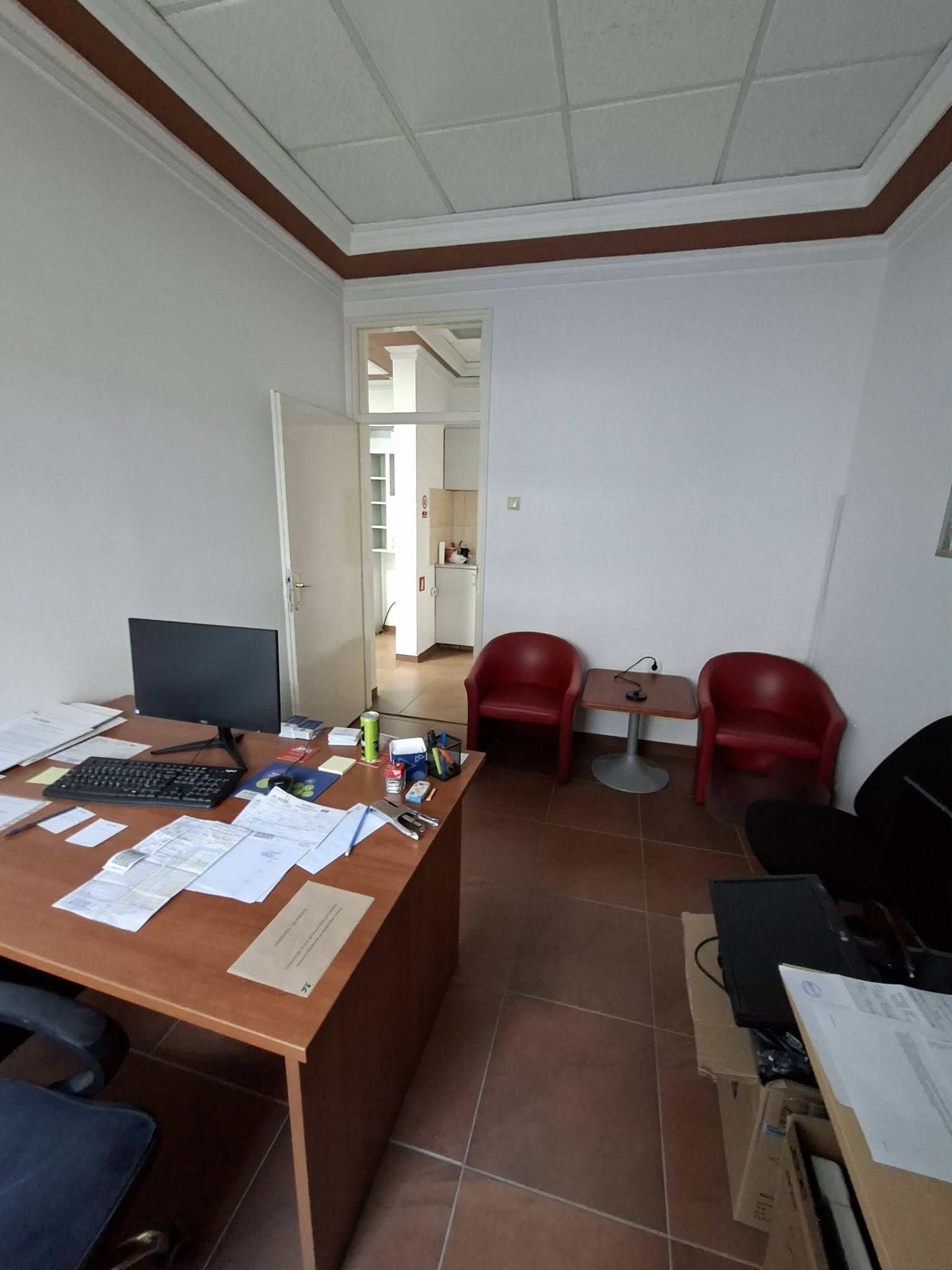 Izdaje se poslovni prostor, lokal u Karadjordjevoj ulici