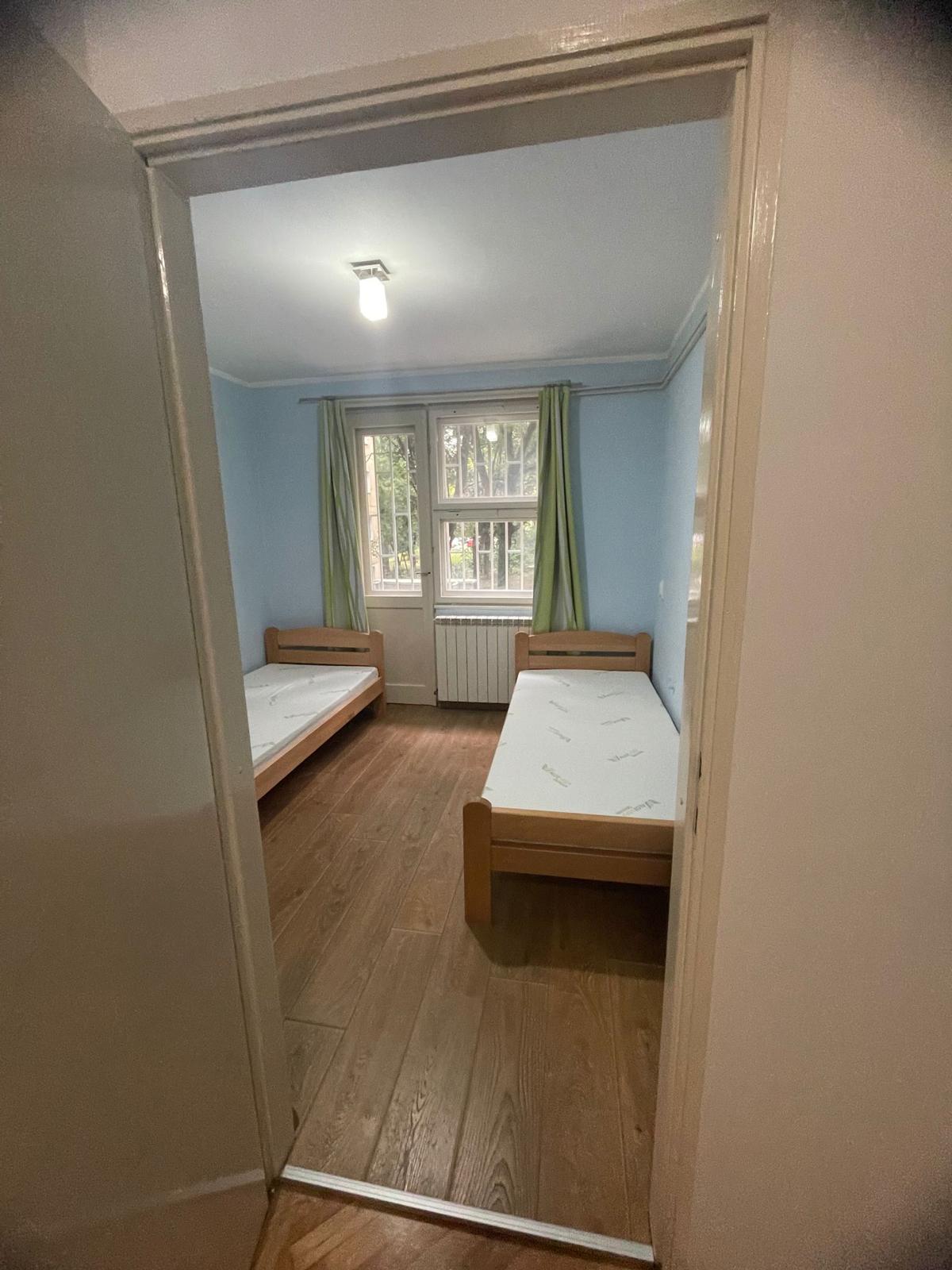 Izdajem namešten jednosoban stan, 40 m2 na Banovom Brdu, ulica Blagoja Parovića 10/A.