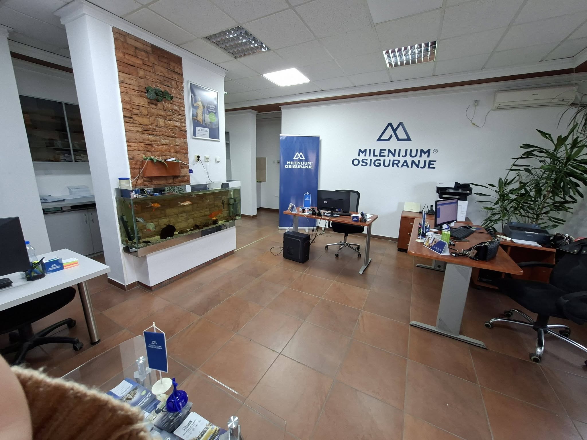 Izdaje se poslovni prostor, lokal u Karadjordjevoj ulici