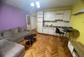 Izdajem namešten jednosoban stan, 40 m2 na Banovom Brdu, ulica Blagoja Parovića 10/A.