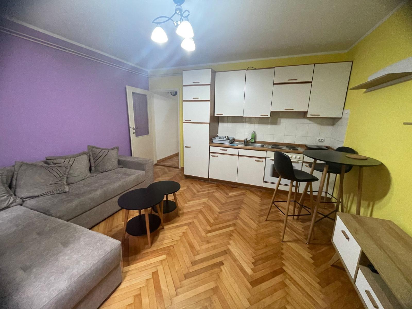 Izdajem namešten jednosoban stan, 40 m2 na Banovom Brdu, ulica Blagoja Parovića 10/A.