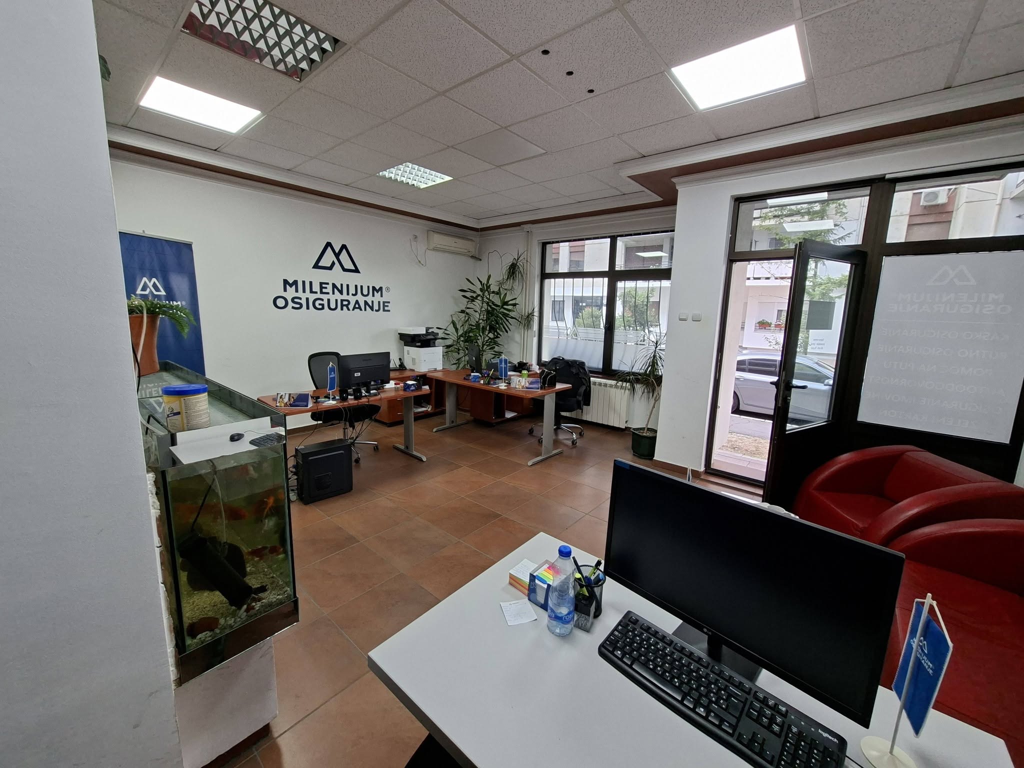 Izdaje se poslovni prostor, lokal u Karadjordjevoj ulici