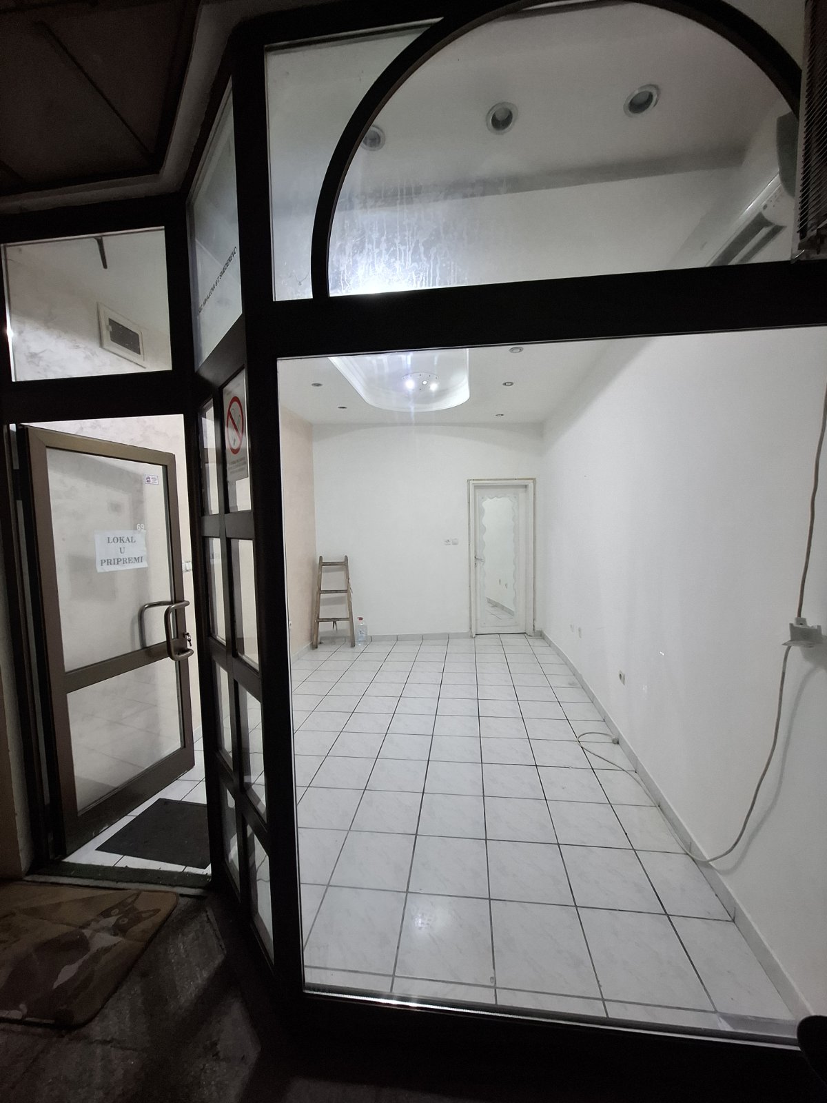 Izdajem lokal u TC Don Žon, Smederevo