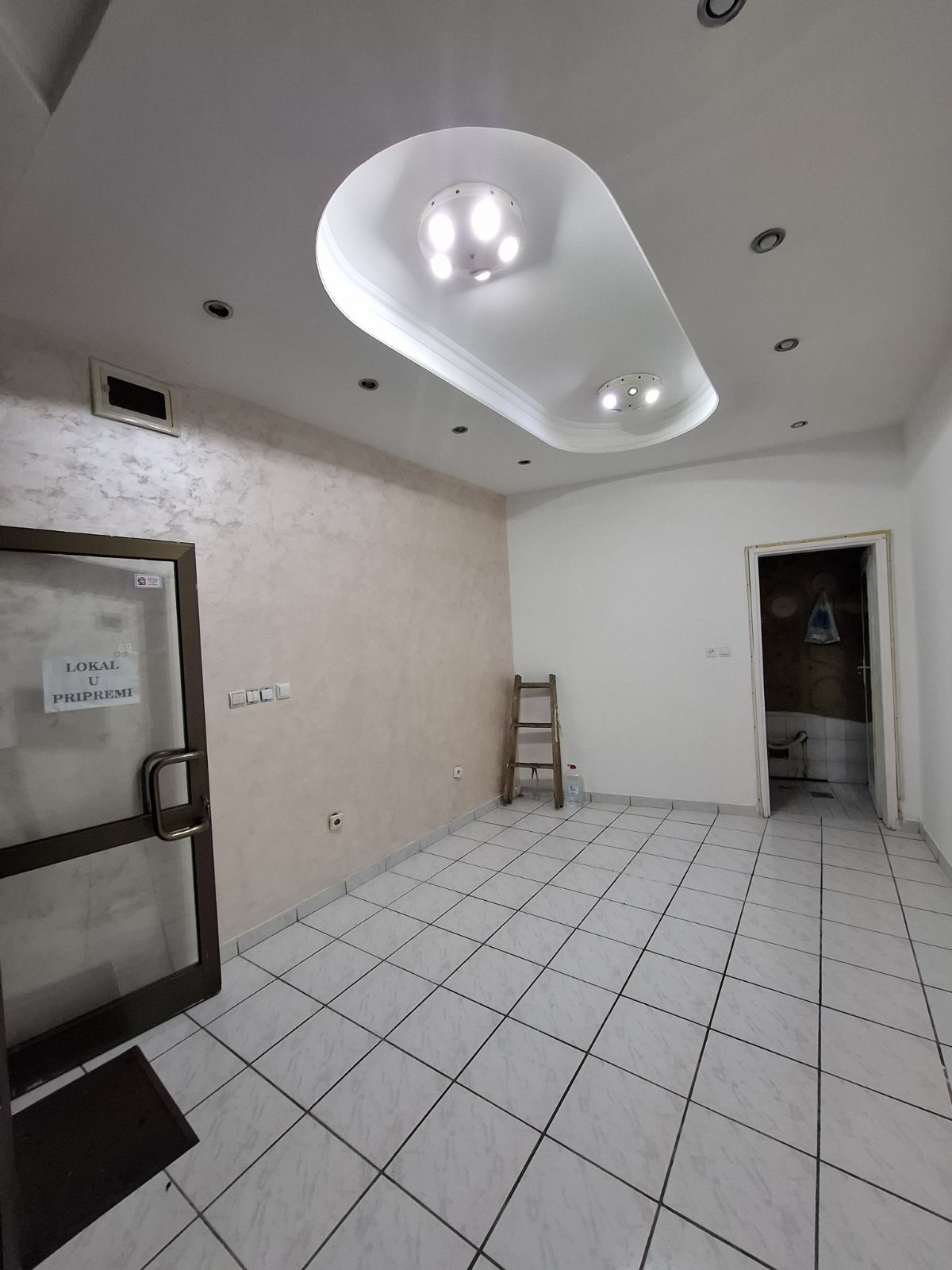 Izdajem lokal u TC Don Žon, Smederevo