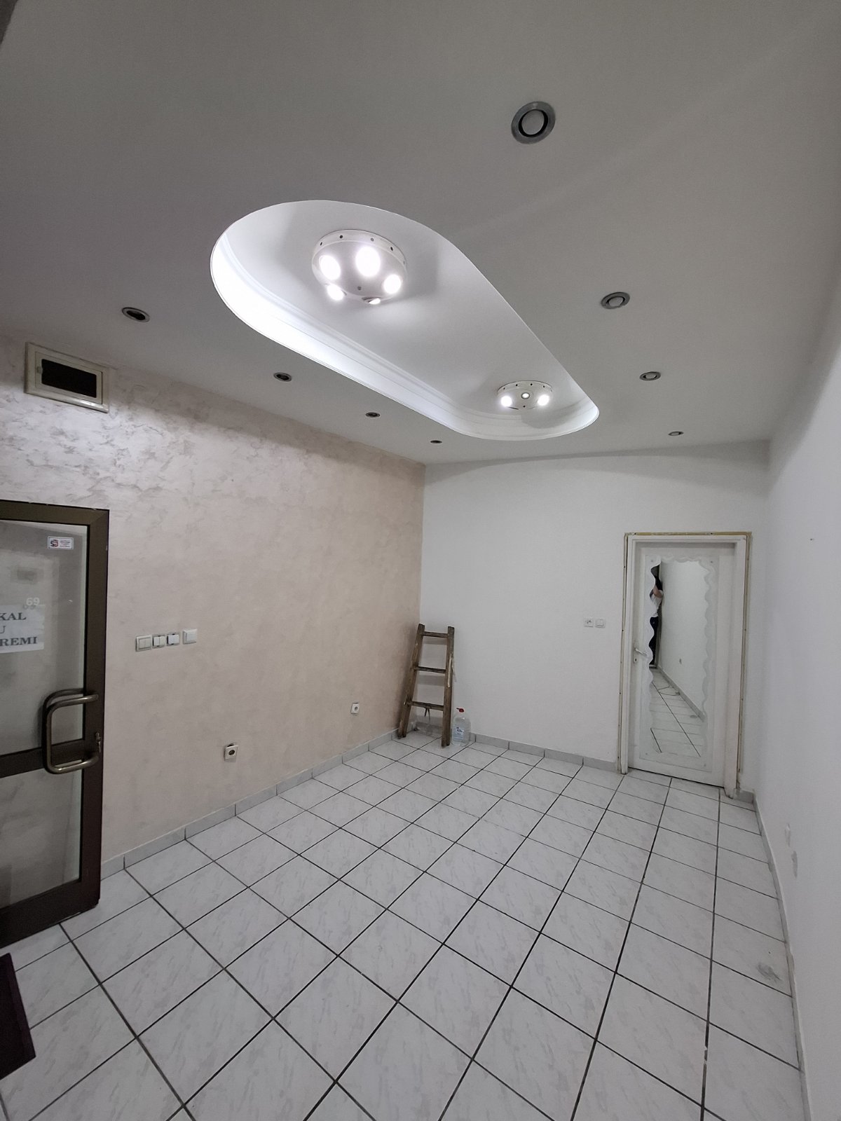 Izdajem lokal u TC Don Žon, Smederevo