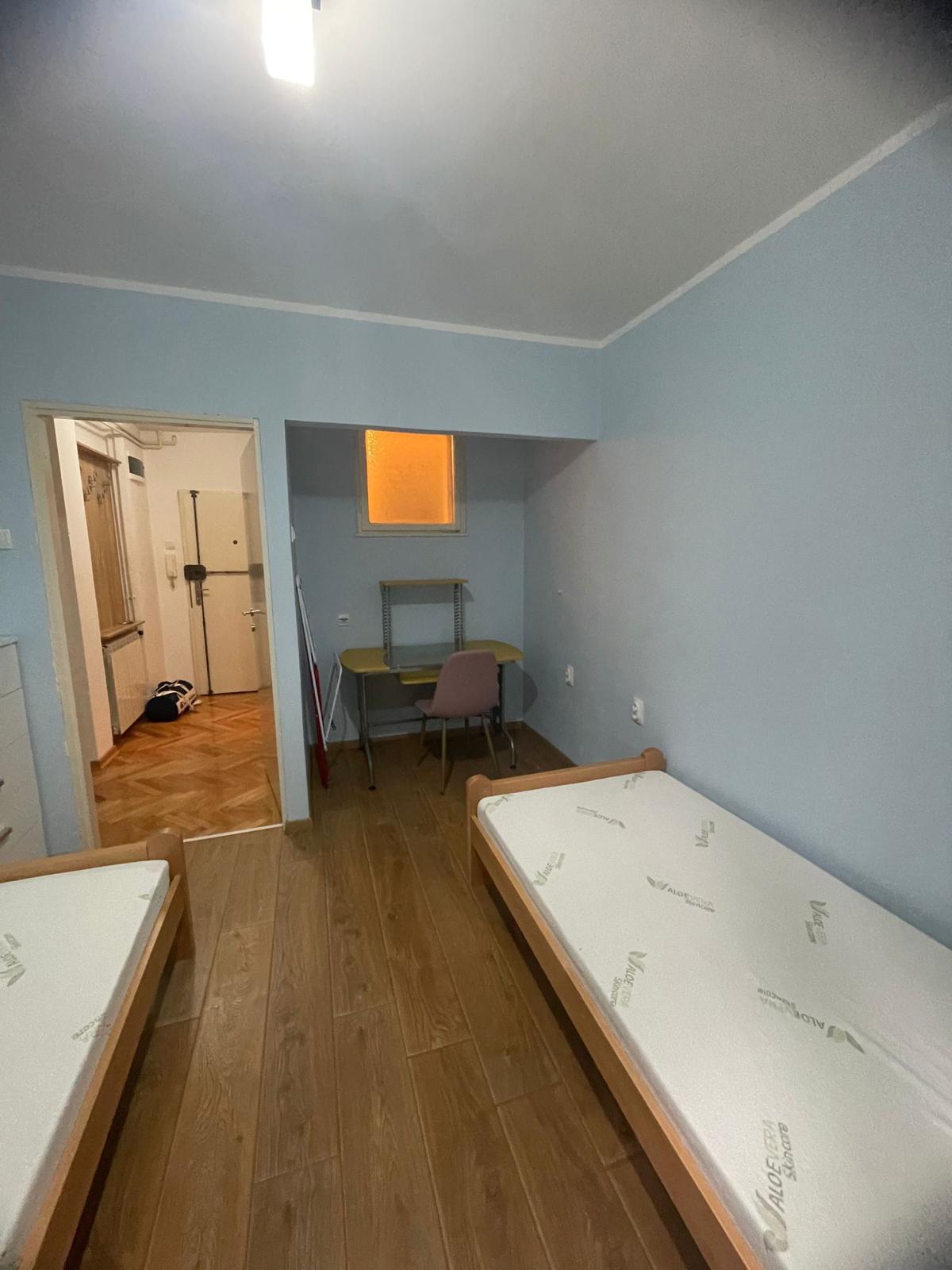 Izdajem namešten jednosoban stan, 40 m2 na Banovom Brdu, ulica Blagoja Parovića 10/A.