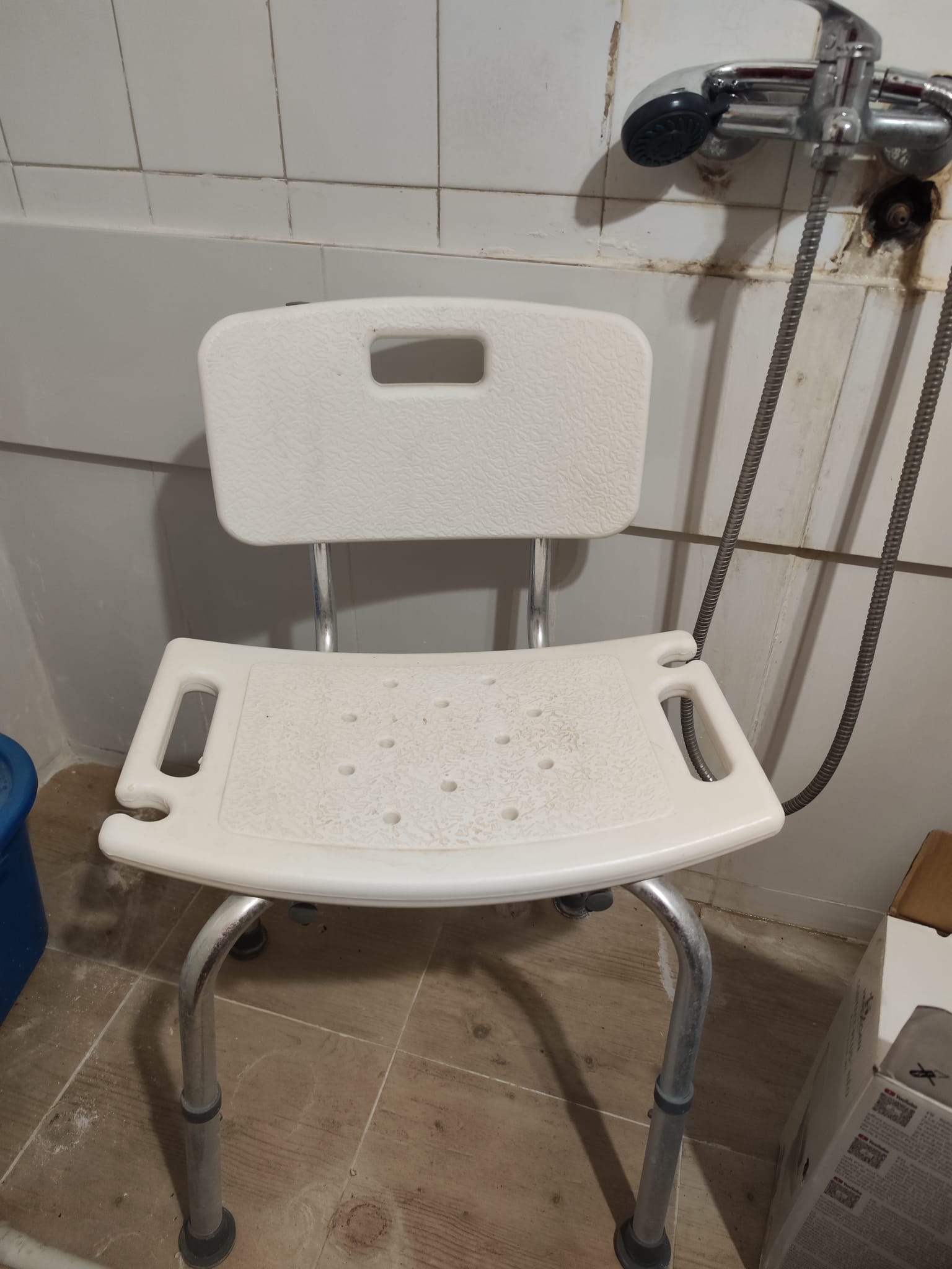 STOLICA ZA TUŠ KABINU SA NASLONOM